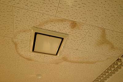 クロスの雨染み