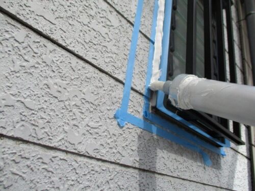 窓枠のコーキングの雨漏り修理