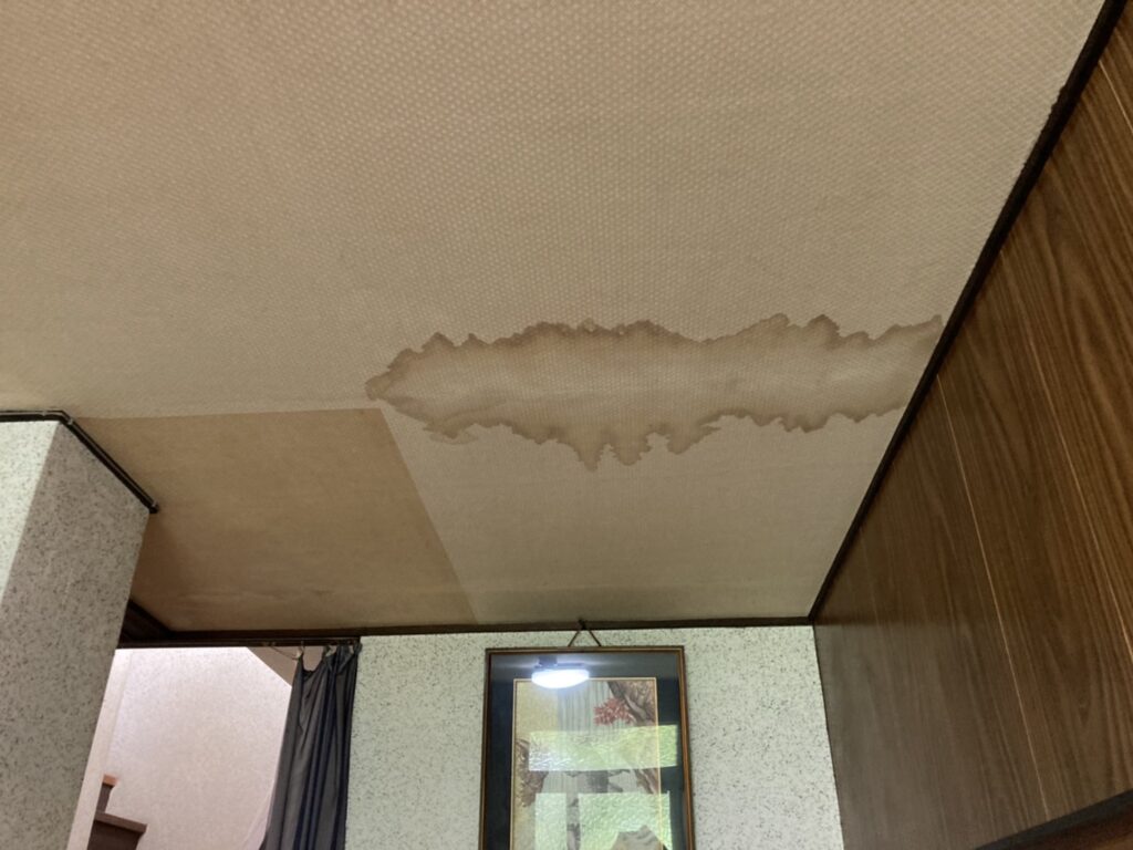 雨漏り天井