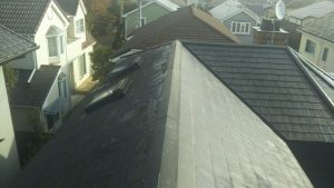 屋根修理（棟・雨樋の交換）の施工前写真
