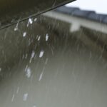 シーリングライトに溜まる水の原因とは？雨漏りリスクを最小限にしよう