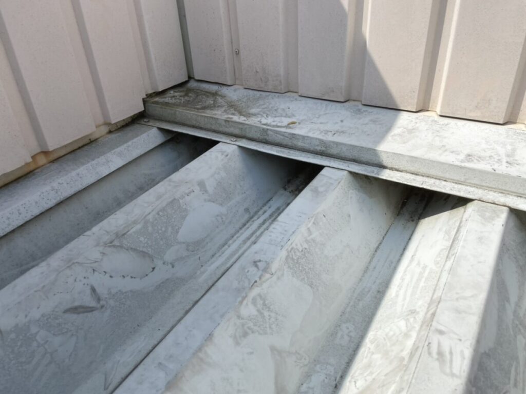 泉大津市にて雨漏り修理　施工前