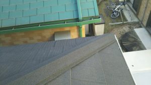 大屋根・下屋根　カバー工法完工後の様子