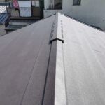 カバー工法による屋根修理　施工中写真