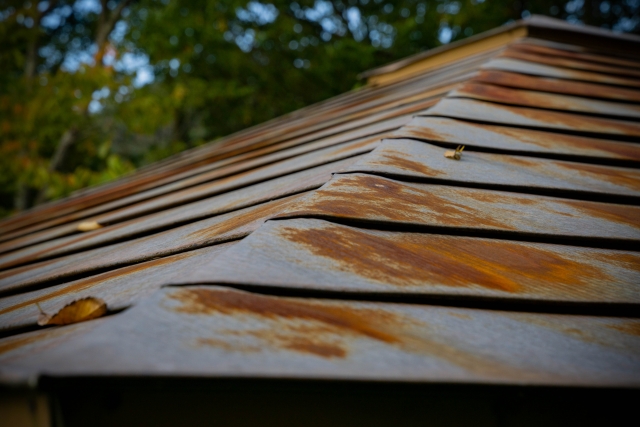 塩害に強い屋根材と塩害を防ぐメンテナンス
