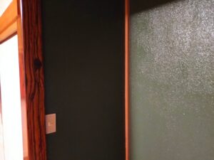 千葉県鴨川市にて室内砂壁塗装工事