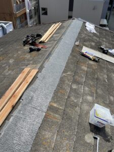 大阪府堺市のスレート屋根一部修理・棟板金交換　劣化スレート交換工事