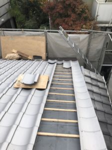 京都市上京区のいぶし瓦からの葺き替え工事　施工中写真