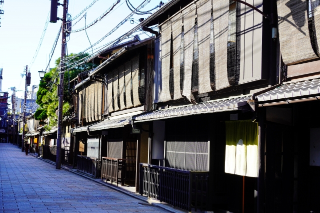 京都の町家が立ち並ぶ路地