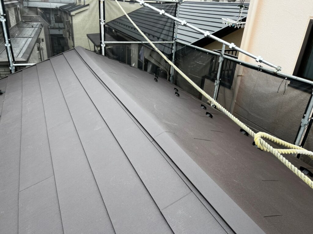 屋根葺き替え工事による雨漏り修理　施工後写真