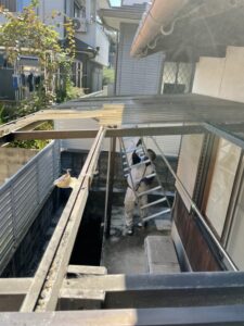 大阪府泉佐野市の波板屋根張り替え工事　施工前の写真