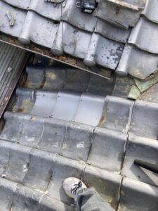 大阪府岸和田市で瓦屋根の雨漏り修理　施工の様子