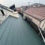千葉県浦安市東野にて屋根カバー工法
