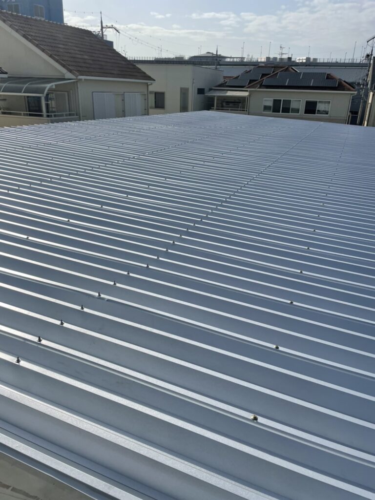 泉大津市工場折板屋根施工後