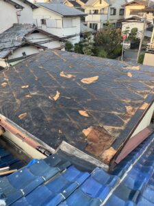 大阪府泉大津市の雨漏り修理・ガレージ天井交換・室内一部内壁交換　施工前写真