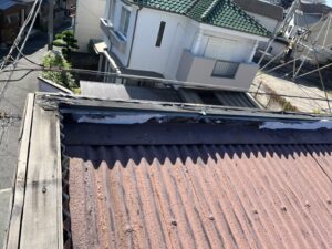 大阪府泉大津市の雨漏り修理　笠木板金撤去