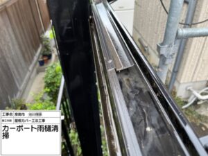 大阪府泉南市でスレート屋根雨漏り修理〈カバー工法〉　雨樋清掃