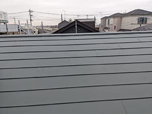 新しい屋根材の施工（横暖ルーフ）