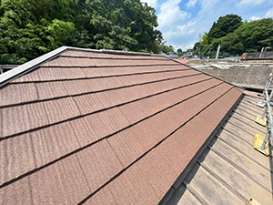 新しい屋根材の施工（エコグラーニ）