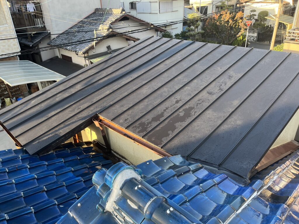 大阪府泉大津市の雨漏り修理・ガレージ天井交換・室内一部内壁交換　施工後写真