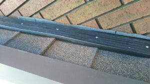 玄関ポーチ屋根へのカバー工法