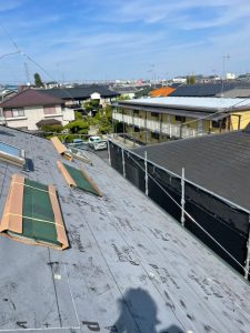横浜市西区のカバー工法による屋根修理　防水シート新設