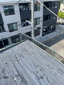 横浜市西区のカバー工法による屋根修理　防水シート新設