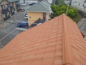 横浜市青葉区でカバー工法（屋根上葺き工事）　貫板・棟板金新設・完工