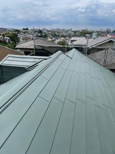 横浜市磯子区のカバー工法（屋根上葺き工事）　貫板と棟板金新設