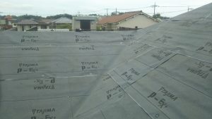 カバー工法による屋根修理 　防水シート新設