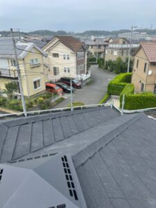 川崎市麻生区のカバー工法による屋根修理　棟板金・役物の設置・完工