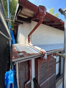 横浜市磯子区にて屋根雨漏り修理　付帯部補修の様子