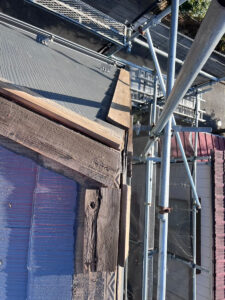 さいたま市緑区の棟板金・貫板交換工事　施工写真