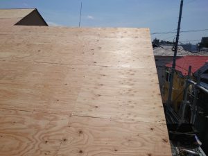 相模原市南区の屋根葺き替え工事　野地板新設