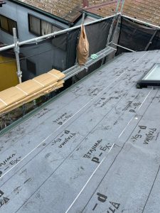 相模原市中央区でカバー工法（屋根上葺き工事）防水シート新設
