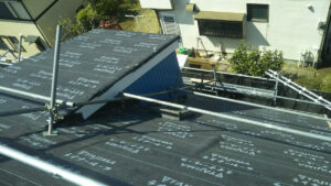 厚木市にてカバー工法による屋根修理　ルーフィング新設