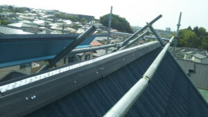 厚木市にてカバー工法による屋根修理　貫板・棟板金新設