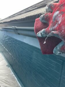 横浜市港北区の外壁塗装　雨樋ケレン作業