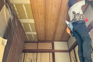 横浜市の雨漏り修理・天井改修工事　天井クロス張り