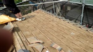 さいたま市岩槻区で屋根の葺き替え工事　既存屋根材撤去