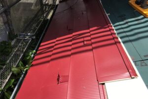 横浜市金沢区でカバー工法による雨漏り修理　屋根材新設