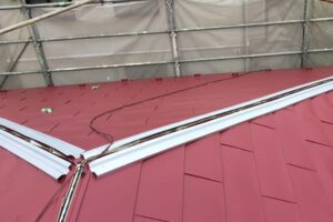 横浜市金沢区でカバー工法による雨漏り修理　貫板・棟板金新設