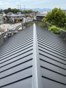 大阪府和泉市でカバー工法による屋根修理　完工
