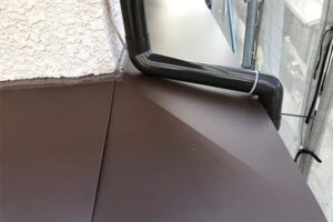 横浜市磯子区にて天井からの雨漏り修理　雨樋補修