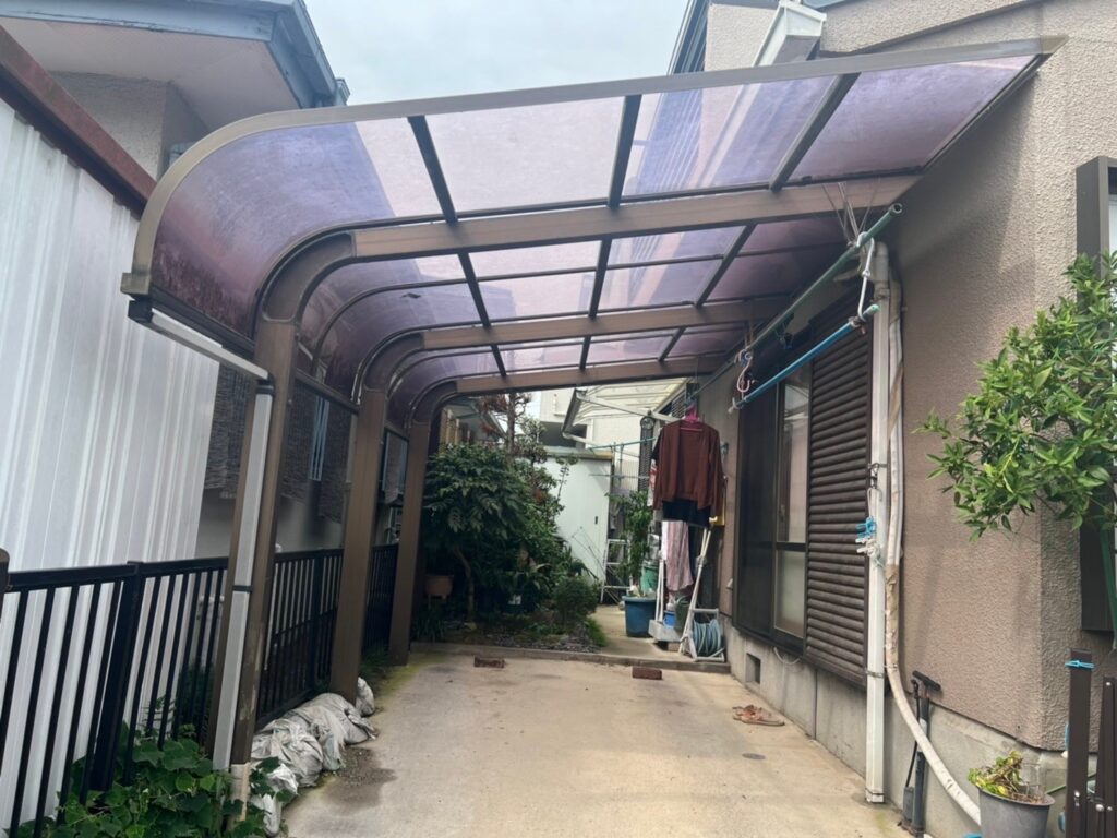 さいたま市緑区でカーポート修理　施工前写真
