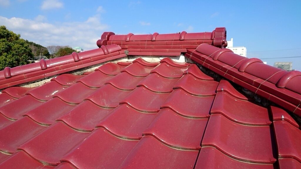 さいたま市浦和区で漆喰工事・棟のラバー工法　施工前写真