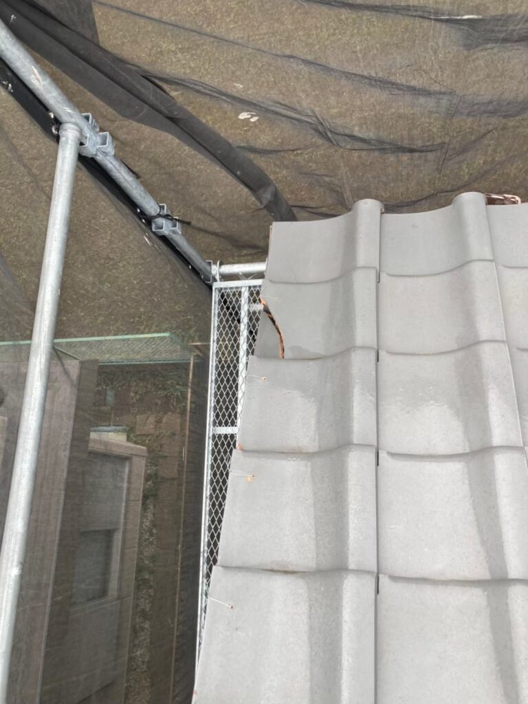 春日部市で漆喰工事・ケラバ瓦の差し替え　施工前写真