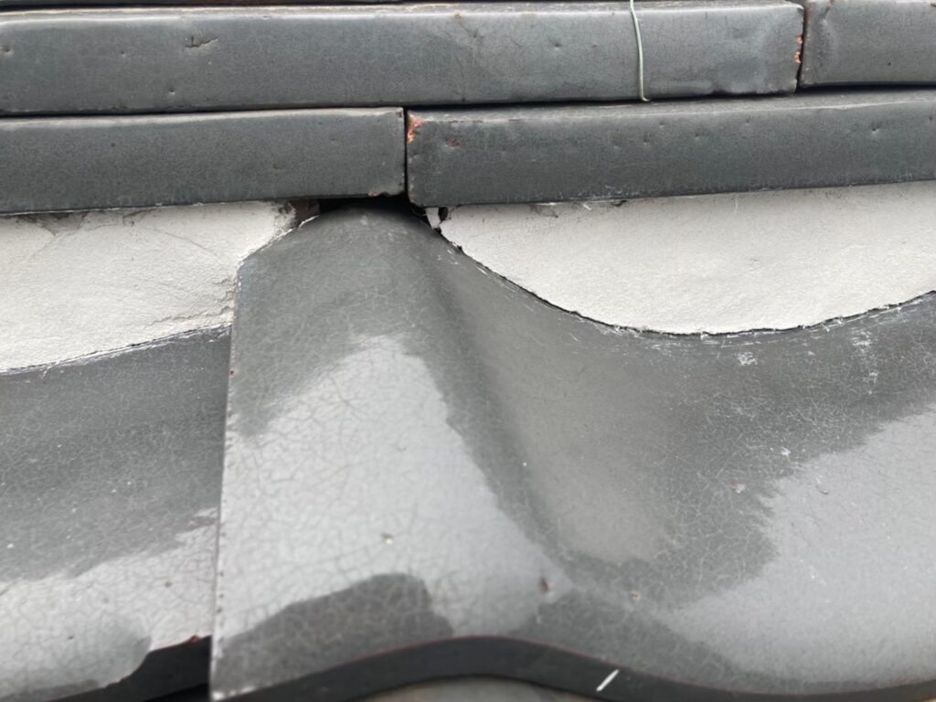 春日部市で漆喰工事・ケラバ瓦の差し替え　施工前写真