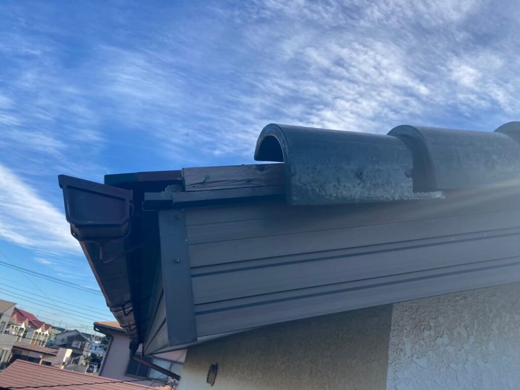 春日部市で瓦屋根差し替え工事　施工前写真