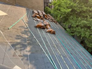 さいたま市大宮区で瓦屋根葺き直しによる雨漏り修理　桟木設置